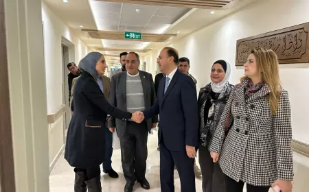 اعضاء الميثاق الوطني يزورون مصابي غزة في مدينة الحسين الطبية -صور