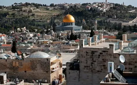 "الاحتلال "تخطر بهدم بناية بحي الصوانة في القدس المحتلة