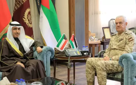رئيس هيئة الأركان يستقبل السفير الكويتي