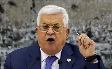 عباس: الضفة الغربية تشهد تهجيرا قسريا