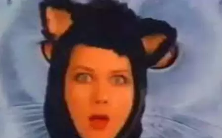 فتاة إعلان "جيرسي" تظهر بعد غياب 25 عاما- صور