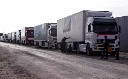 79 شاحنة مساعدات تدخل قطاع غزة عبر معبر كرم أبو سالم