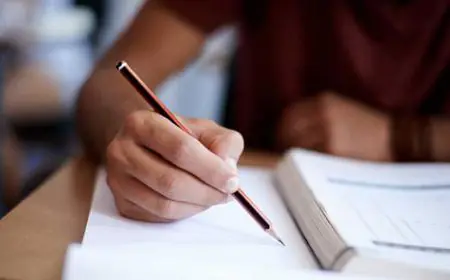 في يومه الثاني (تكميلية التوجيهي) يتوجهون اليوم السبت لتقديم الإمتحانات