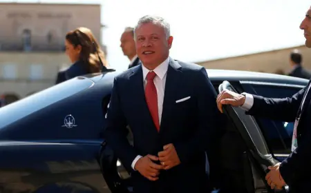 الملك يعود إلى أرض الوطن