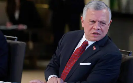 الملك يغادر أرض الوطن