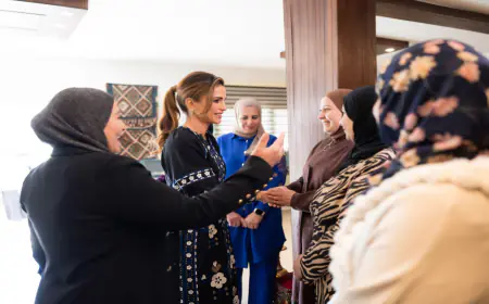 الملكة رانيا تطلع على تجارب سيدات وشباب في العمل التنموي والسياحي