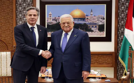 عباس لـ  بلينكن: نرفض تهجير أي فلسطيني من أرضه