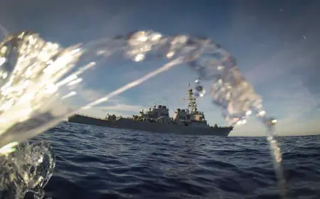 أول هجوم "حوثي" يستهدف مدمّرة أميركية -التفاصيل