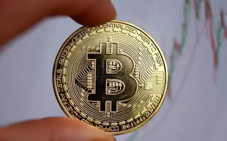 "البيتكوين" تخسر 15% وتهديد بالمزيد من التدفقات الخارجة