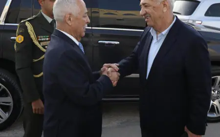 مندوبًا عن الملك وولي العهد .. العيسوي يقدم واجب العزاء لآل شقوارة وال ناصر الدين