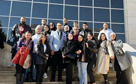 طلبة “الشرق الأوسط”  يزورون  قناة المملكة