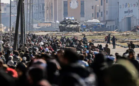 دبابات  الاحتلال تقتحم ساحة مستشفى الأمل