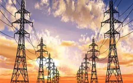 الكهرباء الوطنية توقع اتفاقية ربط كهربائي مع العراق