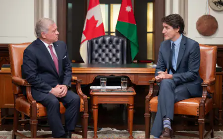 الملك يؤكد لـ رئيس الوزراء الكندي أهمية العمل من أجل التوصل إلى وقف لإطلاق النار في غزة