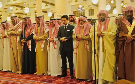 سمو ولي العهد يُشارك بتشييع جثمان والد الأميرة رجوة