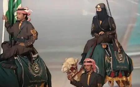 أول سعودية "هجانة"  في احتفالات يوم التأسيس