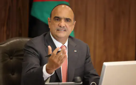 الخصاونة : لا يوجود جسر بري لنقل البضائع إلى إسرائيل عبر الأردن