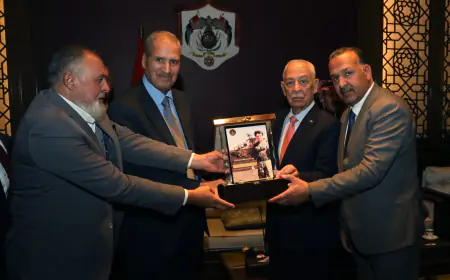 رئيس الديوان الملكي الهاشمي يلتقي وفدا من متقاعدي سلاح الجو الملكي