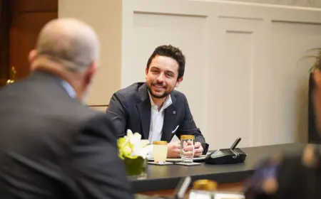 سمو ولي العهد يلتقي وفدا من جامعة جورج تاون الأمريكية