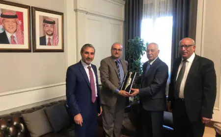 رئيس الديوان الملكي يستقبل بمكتبه.. البدور