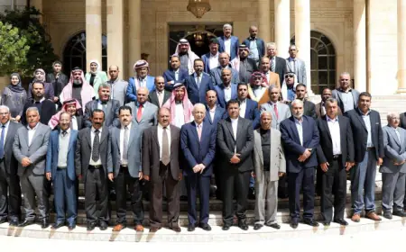 رئيس الديوان الملكي يلتقي وفدا من بنات وأبناء منطقة الباسلية