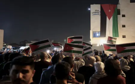 الحكومة: لا يوجد  لدينا أي مشكلة مع التضامن مع الأهل في غزة