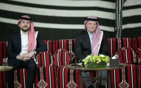 شاهد.. الملك وولي العهد يصلان إلى موقع أم الجمال الأثري