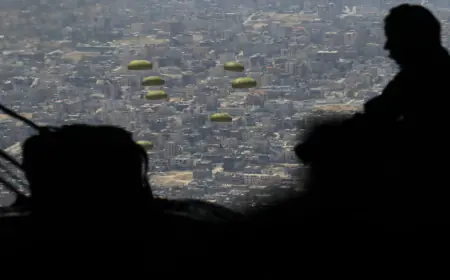 الجيش: ، 10 إنزالات جوية لمساعدات إنسانية وغذائية على غزة