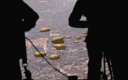 الجيش:  100 شاحنة مساعدات جديدة لقطاع غزة.. وتنفيذ 6 إنزالات جوية  في ثاني أيام عيد الفطر