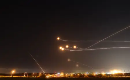 حزب الله يطلق عشرات الصواريخ الكاتيوشا على مواقع إسرائيلية