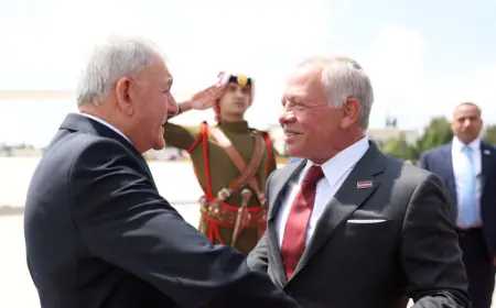 في زيارة تستمر يومين.. الملك يستقبل الرئيس العراقي (صور)