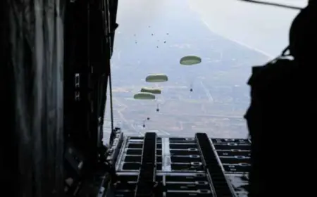 الحكومة:83 إنزالا جويا نفذها الأردن كمساعدات إغاثية على غزة