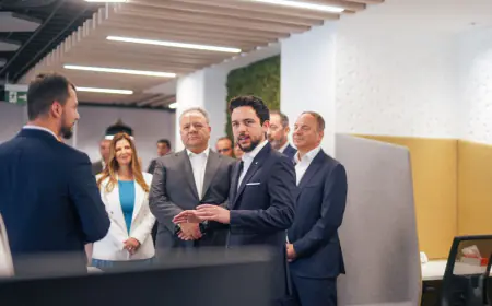 ولي العهد يزور شركة (بي دبليو سي الشرق الأوسط)