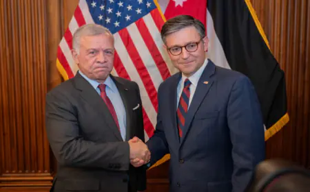 الملك يؤكد ضرورة وقف التصعيد لتجنب توسع الصراع في الإقليم.