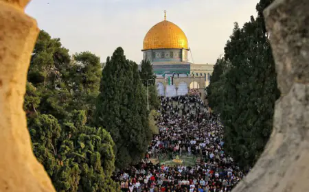 نحو 30 ألف فلسطيني أدوا صلاة الجمعة في الأقصى