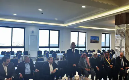 مندوبا عن الملك وولي العهد.. العيسوي يعزي آل سرحان