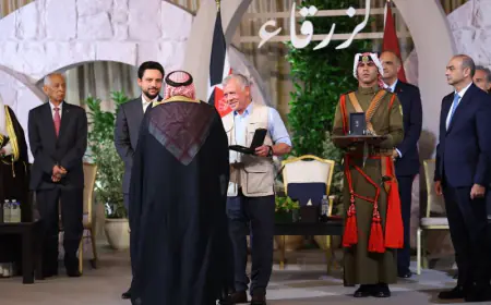 جلالة الملك ينعم بميدالية اليوبيل الفضي (أسماء)