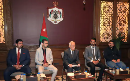 رئيس الديوان الملكي يلتقي وفدين شبابين وأكاديمي