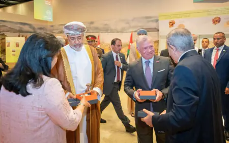 الملك يصطحب سلطان عُمان لزيارة متحف الأردن (صور)