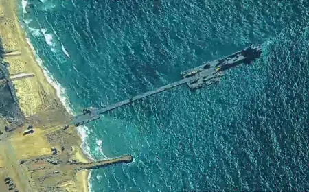 بعدما جرفته امواج البحر.. إزالة الرصيف البحري الأميركي مؤقتا من أمام غزة