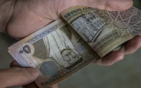 بمناسبة اليوبيل الفضي ..صرف 100 دينار لذوي شهداء الجيش والأجهزة الأمنية