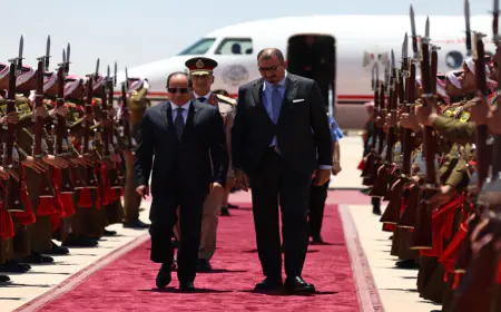 الرئيس السيسي يصل إلى عمان