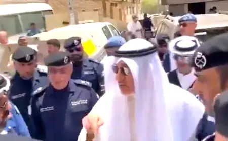 بالفيديو.. (دواس هذا أول واحد تاخذه).. شاهد كيف توعد  وزير الداخلية الكويتي المتسببين بفاجعة (المنقف)