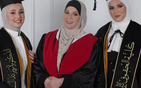 الدكتورة بيتي السقرات.. تبارك لإبنتيها التخرج