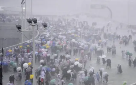 هطول أمطار على الحجاج في مشعر منى.. وسط موجة حر قياسية