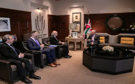 الملك يستقبل  وليد جنبلاط في قصر الحسينية