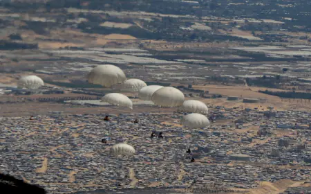 القوات المسلحة تنفذ إنزالين جويين لمساعدات على جنوب غزة