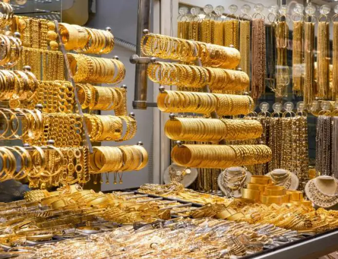 عيار 21 يتصدر المشهد بسعر 101.1 دينار في السوق المحلية