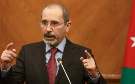 وزير الخارجية  إلى طهران ينقل رسالة من الملك للرئيس الإيراني