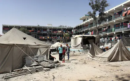 أكثر من 100 شهيد بقصف وحشي على مدرسة للنازحين بغزة